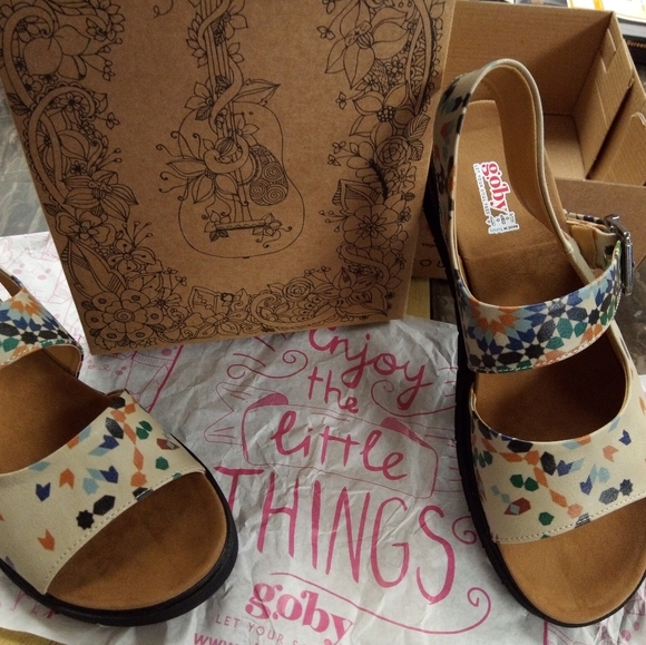 🆕Goby SandalsNEW🍀Size 11🍀New in box📦 fits to size,lovey neutral color print - Picture 5 of 16